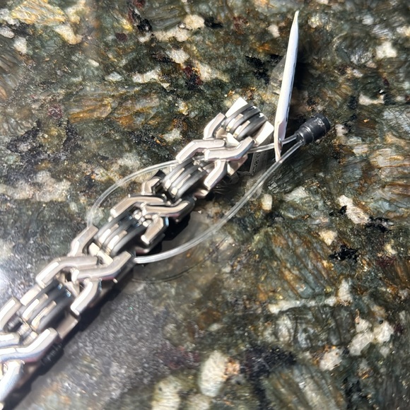 NWT Guess Bracelet - Picture 3 of 4